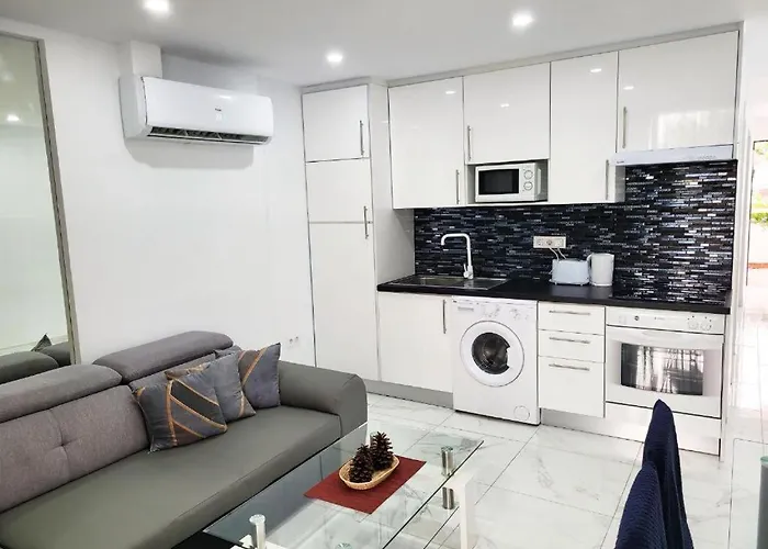 Apartman Pool Front In Americas